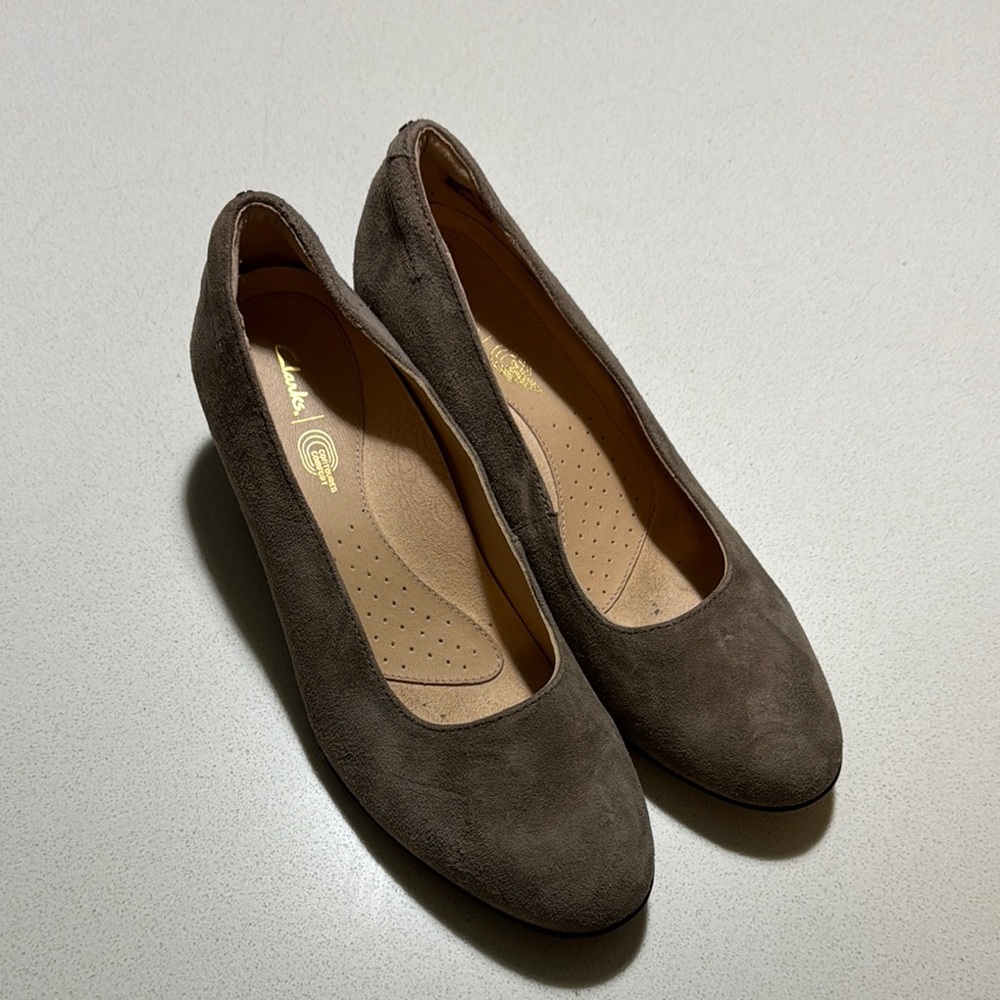 Clarks Brown Heels with Rounded Toe and Soft Suede Material